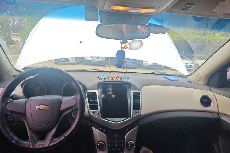 Used Chevrolet Cruze 2015 1.5L Classic SL MT Center Console