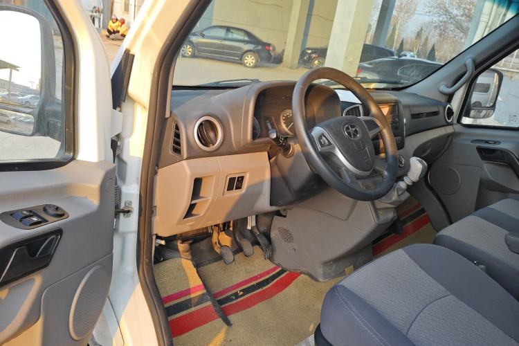 Used JAC Group Sunray 2022 2.0T Fuel-Efficient King PLUS Express Version Short Wheelbase 6-7 Seater – HFC4DB3-2E4 Driver Seat