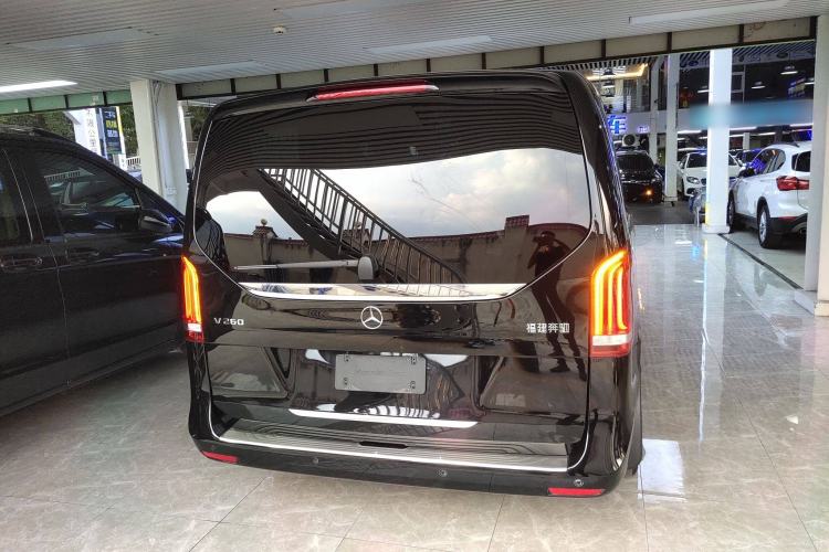 Used Mercedes-Benz V-Class 2022 V 260 Avantgarde Edition