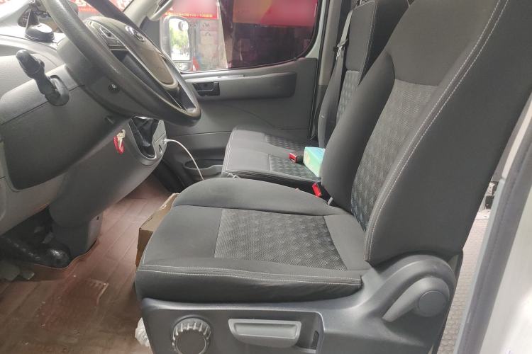 Used SAIC MAXUS Xintu V80 2023 2.0T Manual Classic Aoyuntong Short Wheelbase Mid-Roof 5/6-Seater Left Front Seat