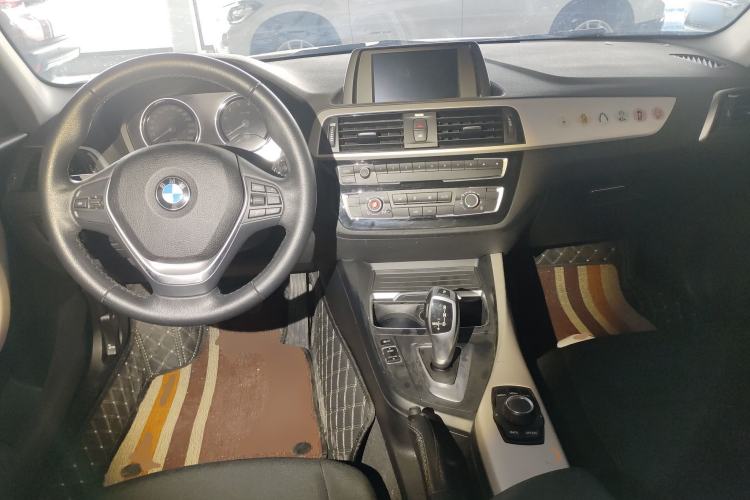 Used BMW 1 Series 2018 118i Leading Model Center Console