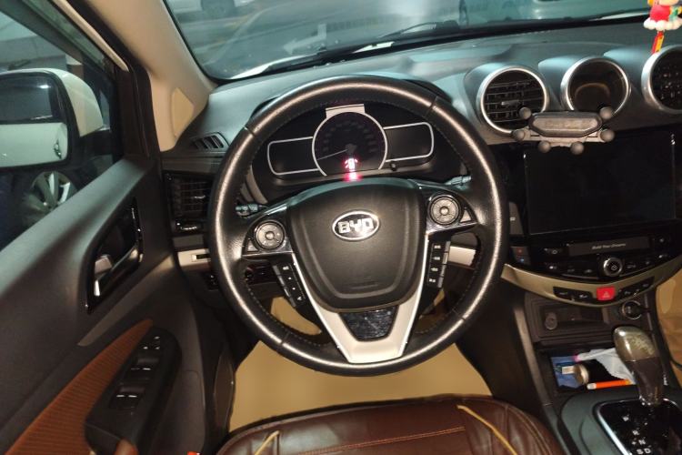 Used BYD S7 2016 2.0T Automatic Prestige Edition Steering Wheel