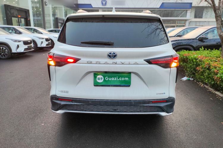 Used Toyota Granvia 2023 2.5L Hybrid Comfort Edition
