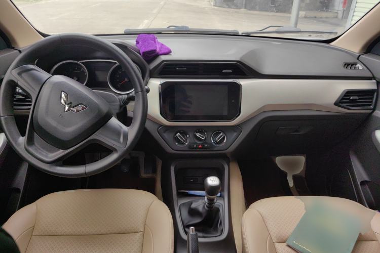 Used Wuling Hongguang 2019 1.5L S Comfort Edition China VI LAR
