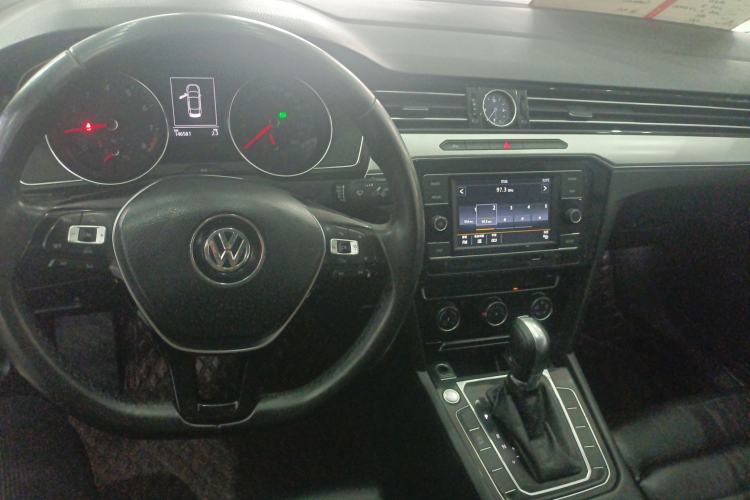 Used Volkswagen Magotan 2018 330TSI DSG Advanced Model Center Console