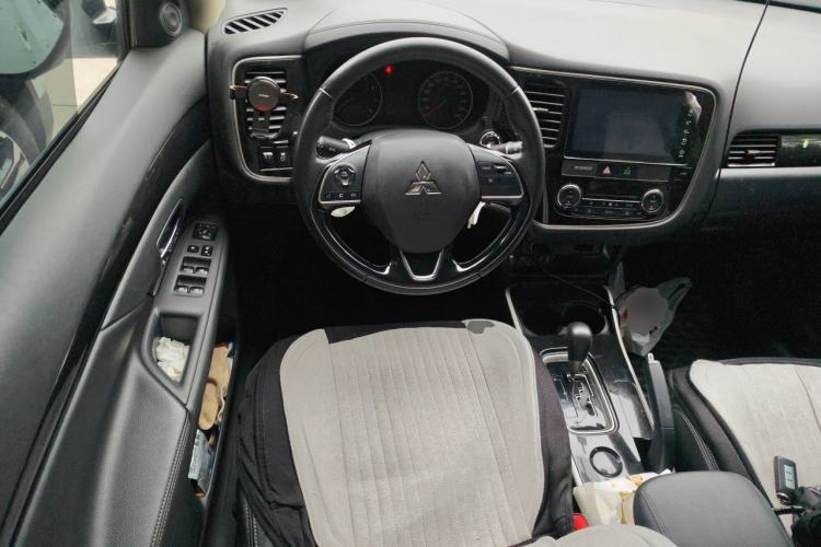 Used Mitsubishi Outlander 2018 2.0L Two-Wheel Drive Glory Edition 5 Seats