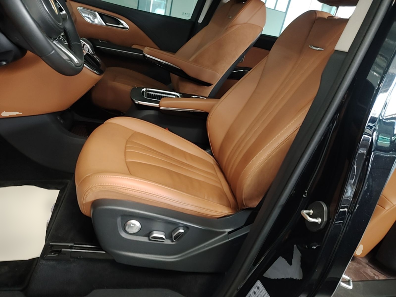 Hongqi HQ9 PHEV 2024 2.0T Four-Wheel Drive Business Edition — снимка 17