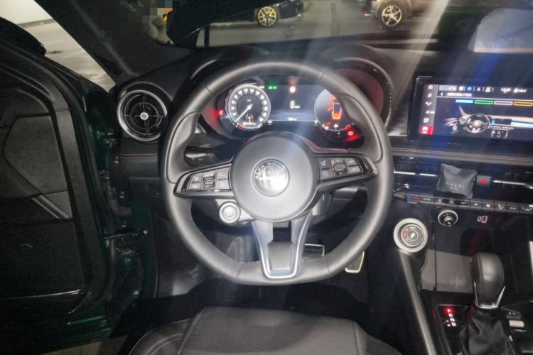 Used Alfa Romeo Tonale 2023 2.0T 268HP AWD Veloce Track Edition Steering Wheel