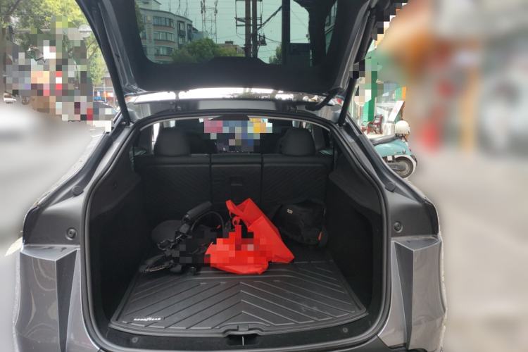 Used Tesla Model Y 2025 Long-Range All-Wheel-Drive Version