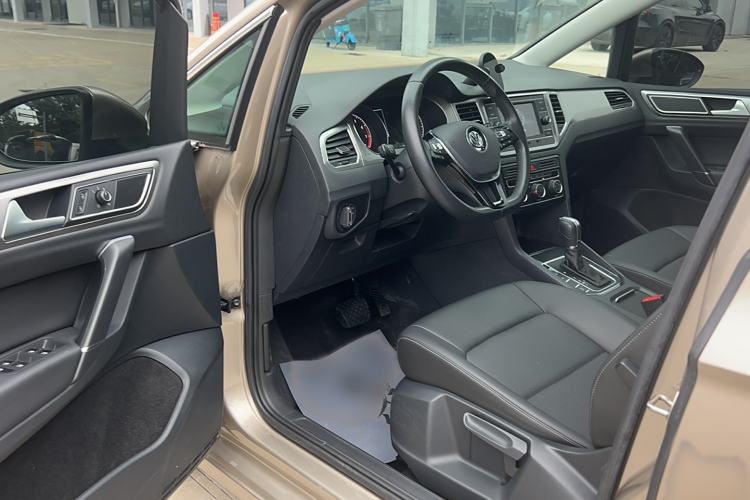 Used Volkswagen Golf Sportsvan 2019 280TSI Automatic Trendy Model China VI Standard Interior 2