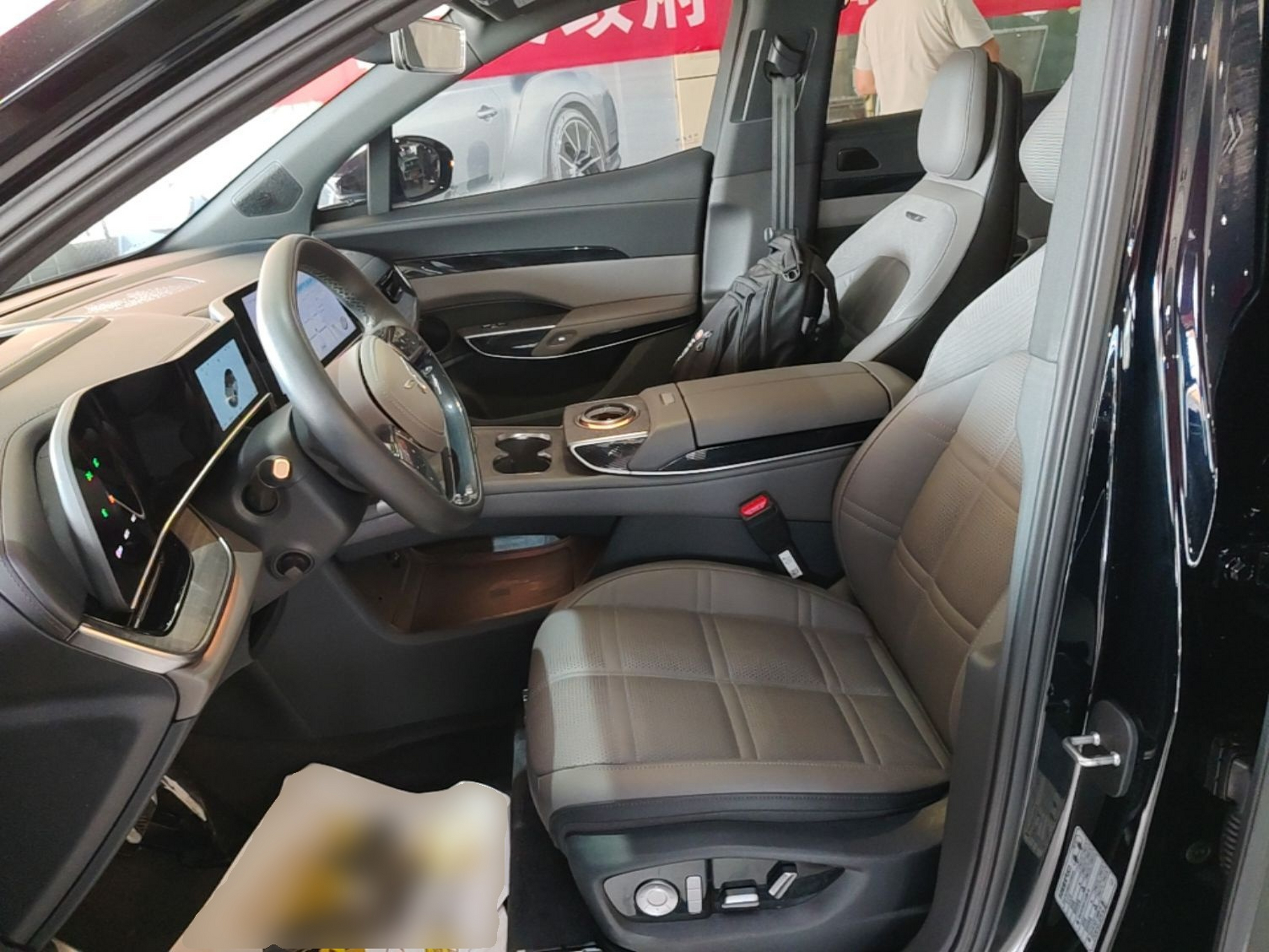 Переднее сиденье в автомобиле