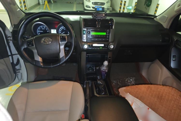 Used Toyota Prado 2010 2.7L Automatic Deluxe Edition Center Console