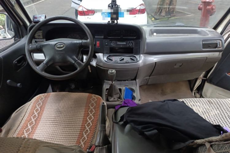 Used Jinbei Hiace 2011 2.0L 5th Generation Kuaiyunwang Standard Version 4G19 Center Console