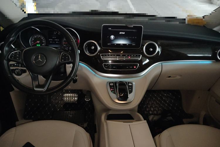 Used Mercedes-Benz V-Class 2017 V 260 L Prestige Extended Edition Center Console