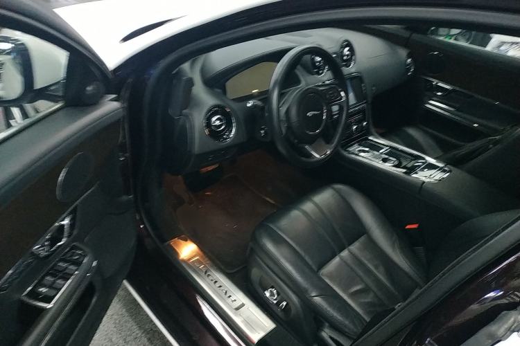 Used Jaguar XJ 2016 XJL 2.0T Two-Wheel-Drive Elegant Business Edition
