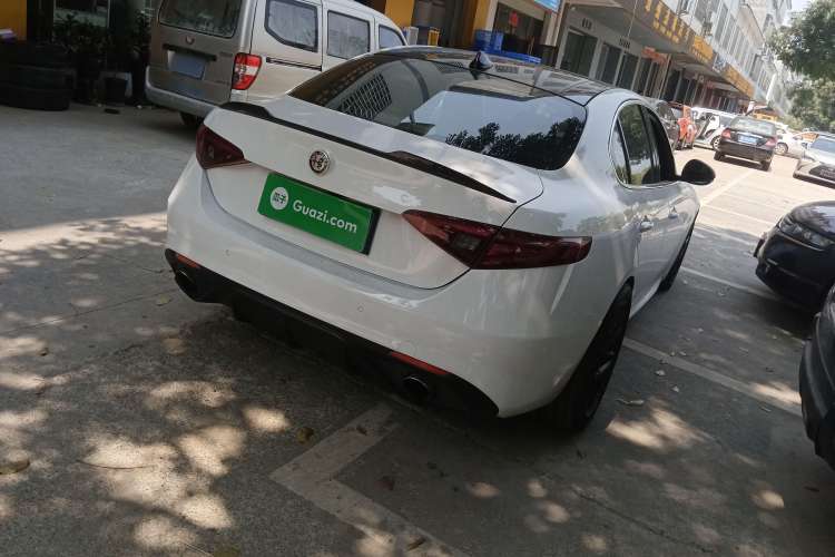 Used Alfa Romeo Giulia 2017 2.0T 280HP Luxury Edition
