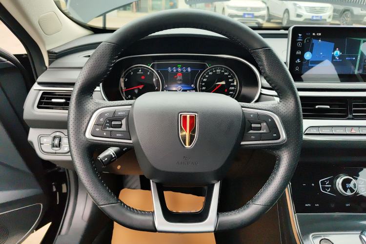 Used Hongqi H5 2022 Classic Model Facelift 1.8T Automatic Smart Connect Flagship Edition Steering Wheel