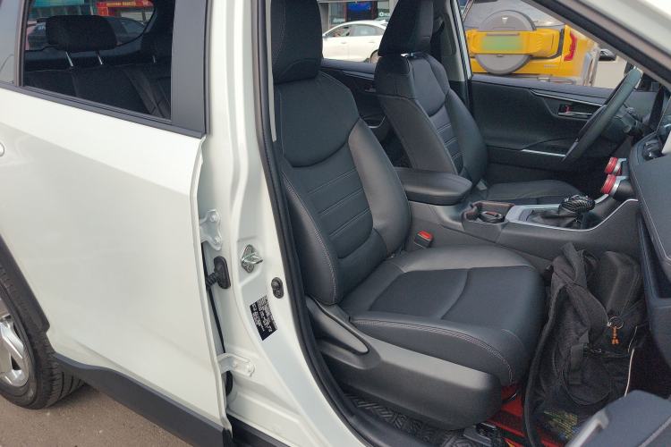 Used Toyota RAV4 2021 2.0L CVT Two-Wheel Drive Fashion PLUS Edition Right Front Seat