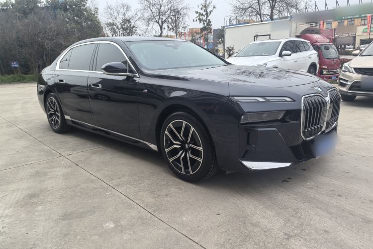 Used BMW 7 Series 2023 735Li M Sport Package Exterior 2