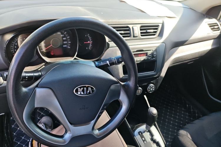 Used Kia K2 2015 Sedan 1.4L Automatic GLS Center Console