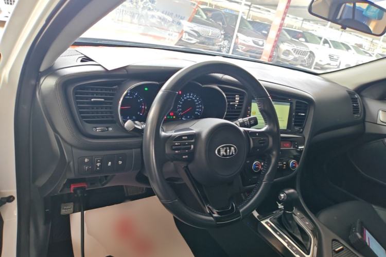 Used Kia K5 2014 2.0L Automatic LUXURY Center Console