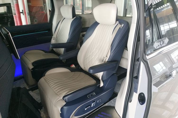 Used SAIC MAXUS G90 2022 2.0T Xingyun Seven-Seater Version Left Rear Seat