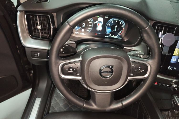 Used Volvo XC60 2019 T5 4x4 Smart Edition China V Standard Steering Wheel