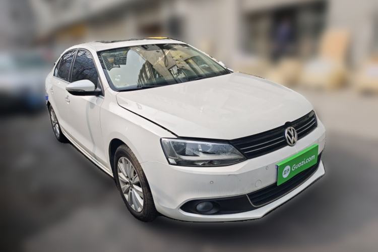 Used Volkswagen Sagitar 2014 1.4TSI Automatic Luxury Model Front Right 45 Deg