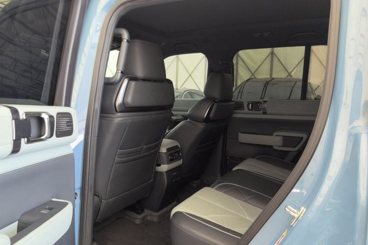 Used Formula Leopard 5 2023 Explore Edition Left Rear Seat