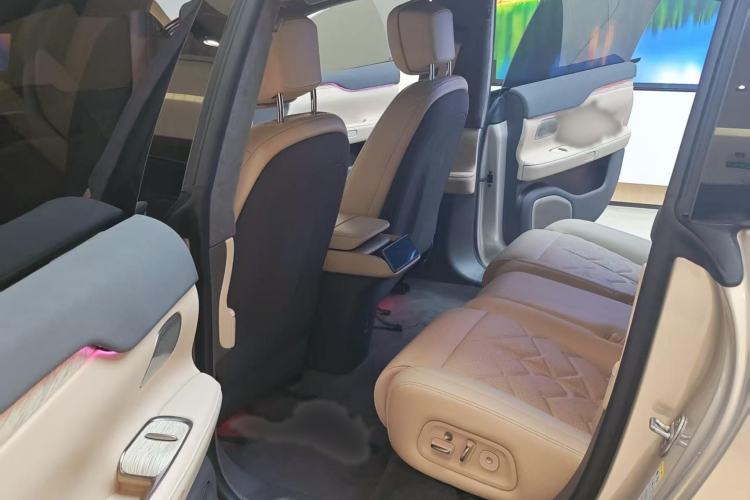 Used Nio ET7 2024 75 kWh Executive Edition Interior 1