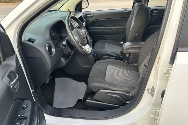 Used Jeep Compass 2015 2.0L two-wheel drive sport version