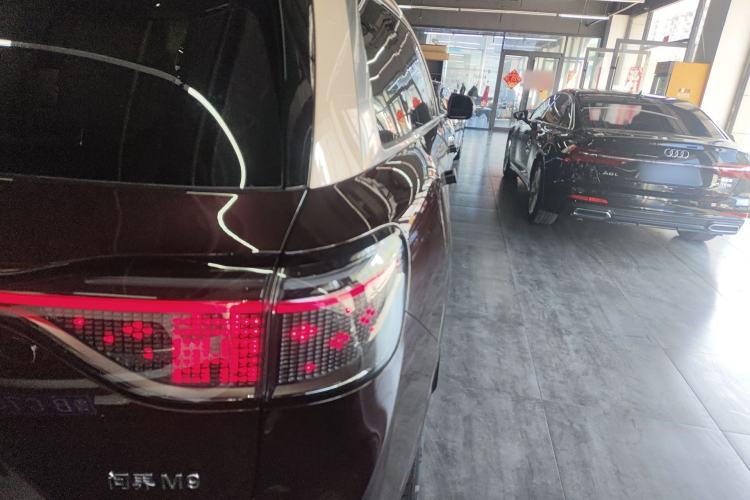 Used Hima AITO M9 2025 Extended-Range Ultra Version 52 kWh 6-Seater Right Rear Taillight