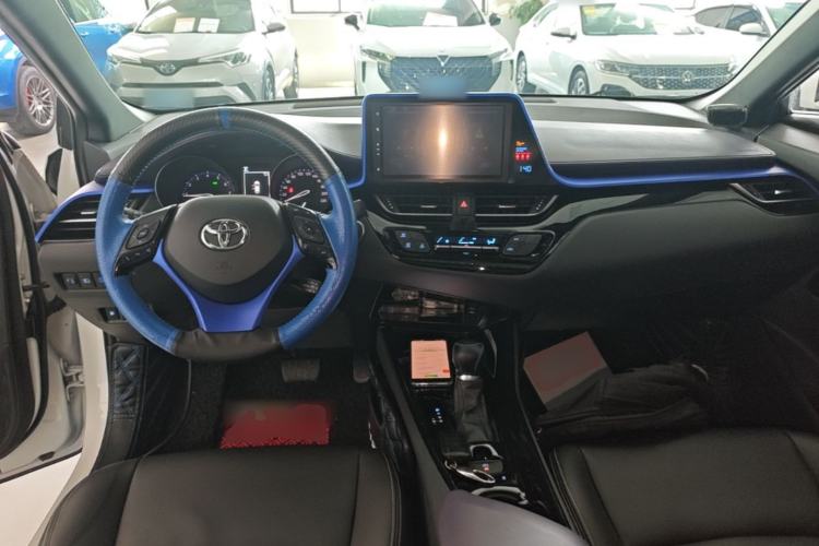 Used Toyota C-HR 2018 2.0L Leading with Sunroof China V Standard Center Console
