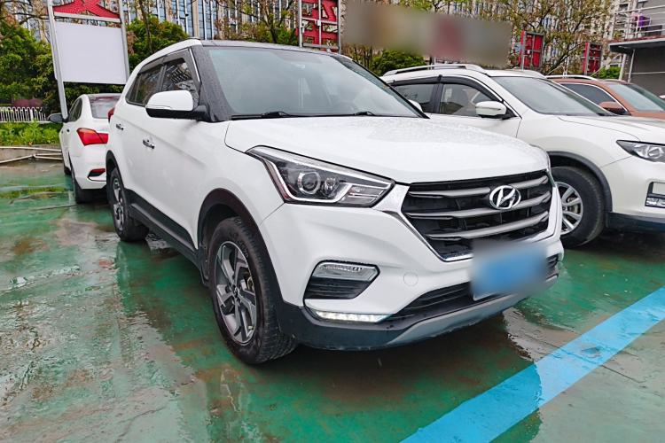 Used Hyundai ix25 2017 1.6L Automatic Smart Version Front Right 45 Deg