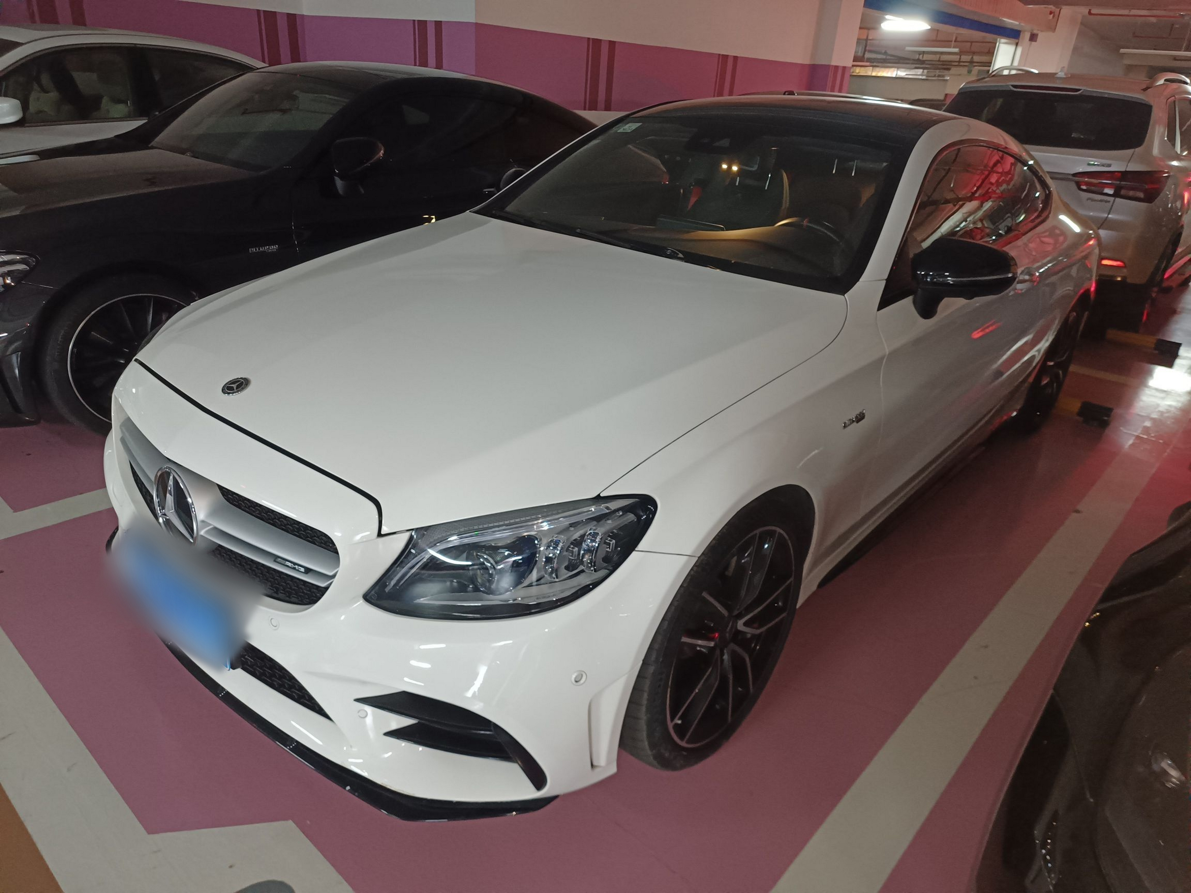 Под передней частью автомобиля