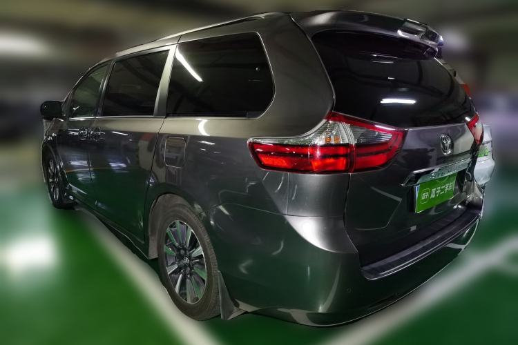 Used Toyota SIENNA 2019 3.5L Four-Wheel Drive LE Version 7 Seats – Canadian Edition
