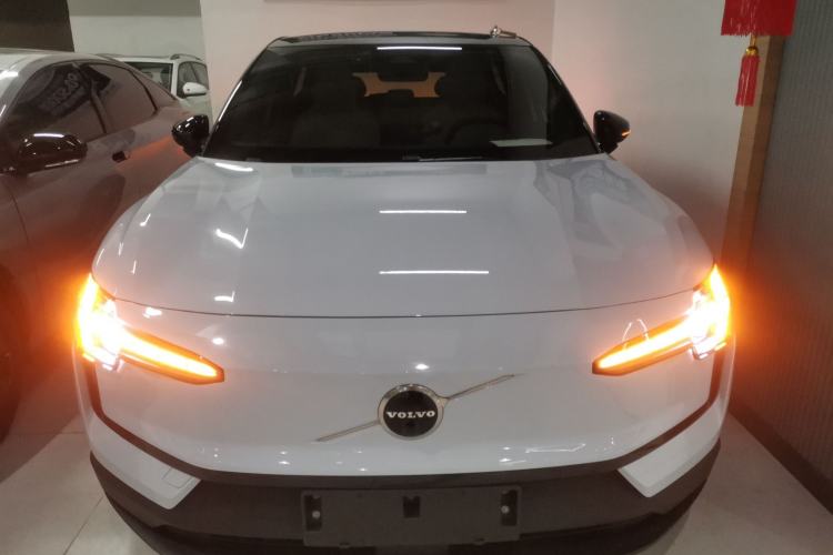 Used Volvo EX30 2025 Rear-Drive Long-Range Version Ultra