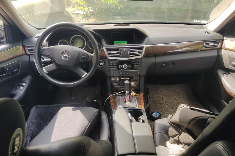 Used Mercedes-Benz E-Class 2010 E 260 L CGI Elegant Model Center Console
