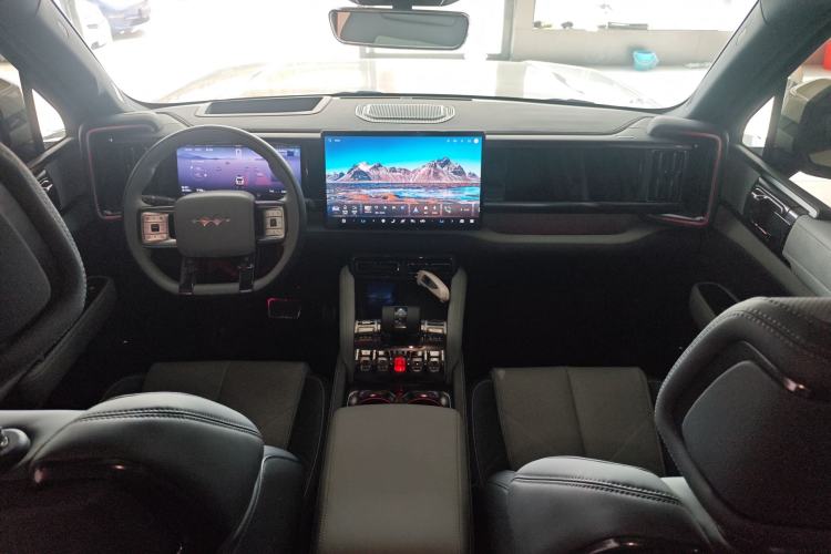 Used Formula Leopard 5 2023 Navigator Edition Center Console