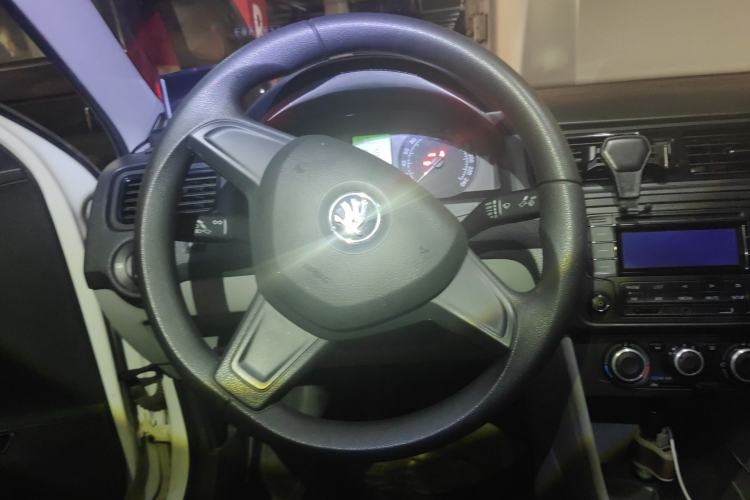 Used Skoda Rapid 2016 1.6L Manual Front-Wheel-Drive Version Steering Wheel