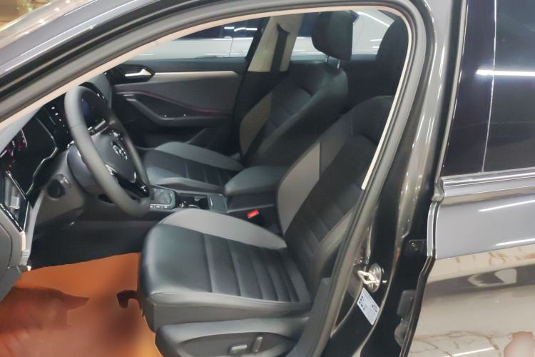 Used Volkswagen Sagitar 2022 280TSI DSG Flyover Edition Left Front Seat