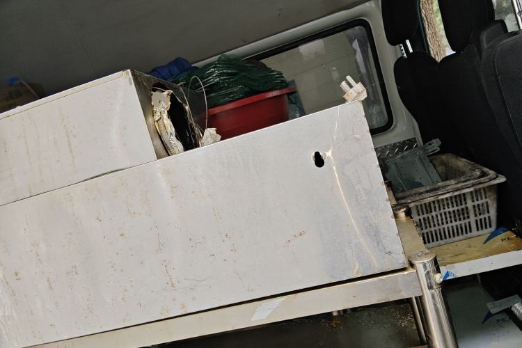 Used JMC Fushun 2023 2.0T Manual Diesel Long-Wheelbase High-Roof Business Van with Dual Rear Tires 6–9 Seats
