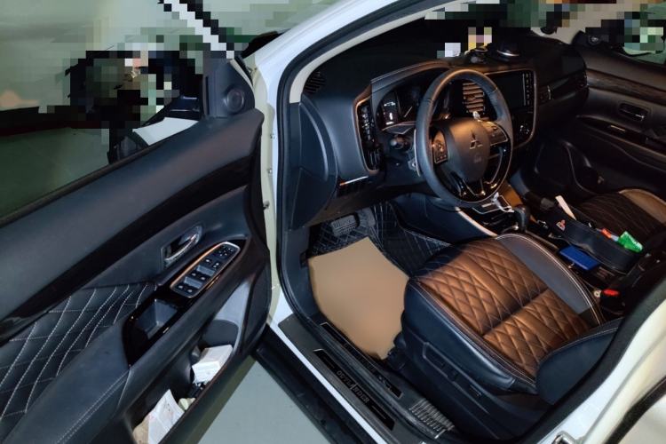 Used Mitsubishi Outlander 2020 2.4L 4x4 Zhi Xiang Edition 7-Seater
