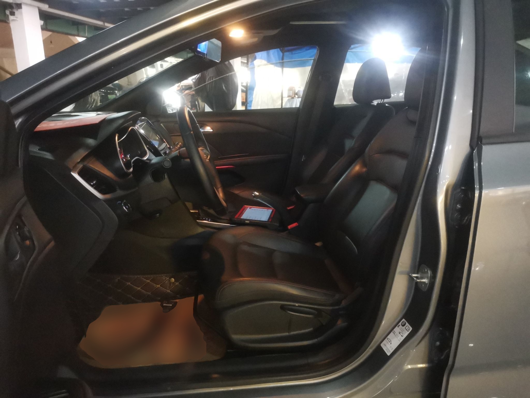 Переднее сиденье в автомобиле