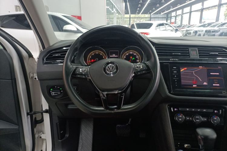 Used Volkswagen Tiguan L 2020 330TSI Automatic Two-Wheel Drive Panoramic Comfort Edition China VI Standard