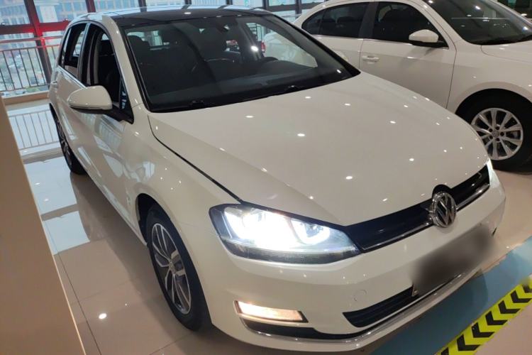 Used Volkswagen Golf 2016 230TSI Automatic Luxury Version Front Right 45 Deg