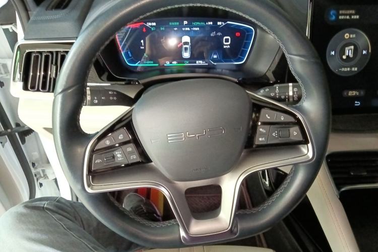 Used BYD Song PLUS New Energy 2024 Honor Edition EV 605km Flagship PLUS Steering Wheel