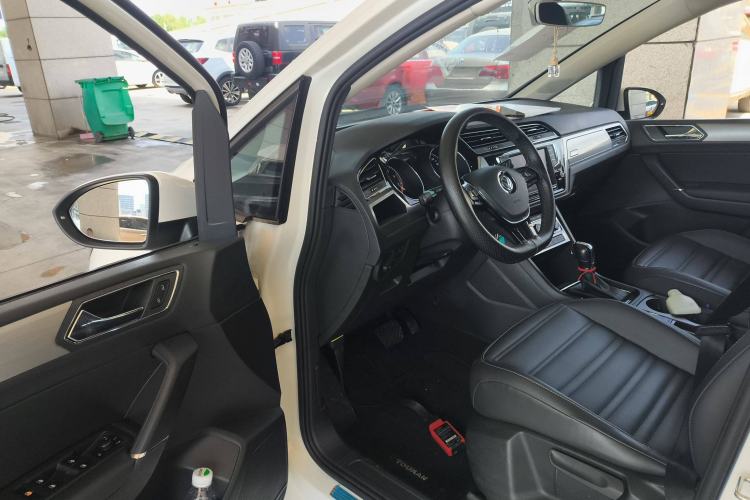 Used Volkswagen Touran 2018 Volkswagen Touran L 280TSI DSG Comfort Edition 7 Seats China VI Standard
