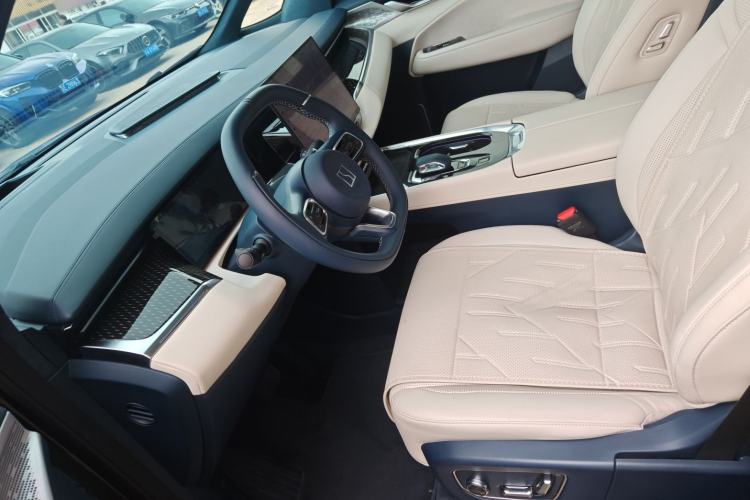 Used Zeekr 009 2024 7-Seater Walk-Through Version Four-Wheel Drive 108 kWh