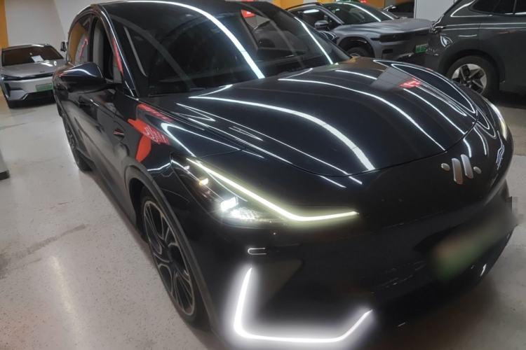 Used IM LS7 2023 100kWh Lux Rear-Drive Version Front Right 45 Deg